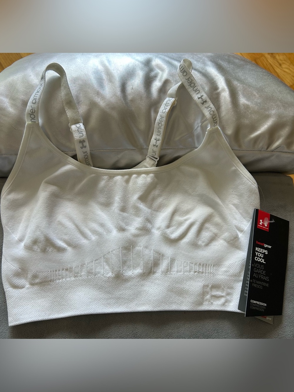 Under Armour White Seamless Light-Support Sports Bra Size Medium NWT